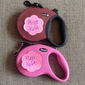 2 retractable dog leashes